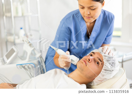 Hydrogen Cold Hammer whitening attachment is being utilized 113835916