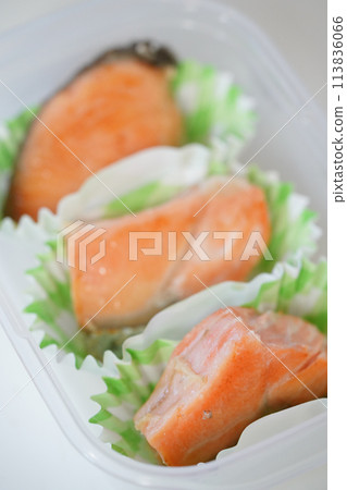 準備鮭魚 準備鮭魚 113836066