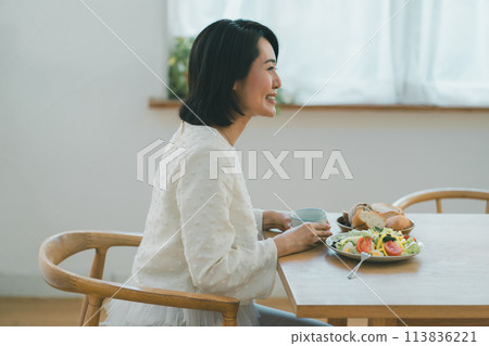 早餐 女生 女孩 113836221