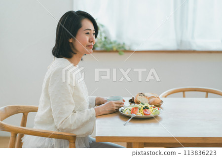 早餐 女生 女孩 113836223