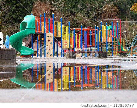 Kanda Park on a morning after the rain (playground equipment reflected on the surface of a puddle) 113836787