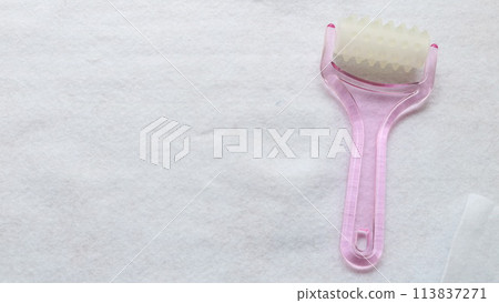 White background and pink massage machine Oriental medicine blood flow 113837271