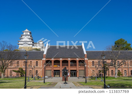 Himeji City Museum of Art and Himeji Castle tower against the blue sky 113837769