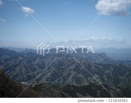 從南邊看春天的妙義山 113838361