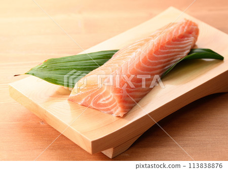 Salmon filleted for sashimi (fillet) Salmon filleted for sashimi (fillet) 113838876
