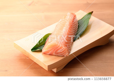 Salmon filleted for sashimi (fillet) Salmon filleted for sashimi (fillet) 113838877