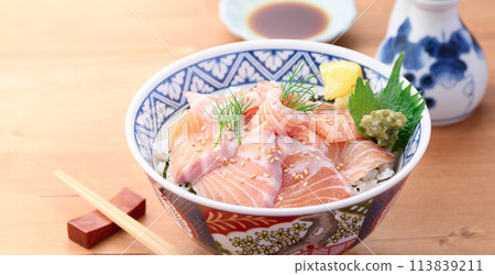 鮭魚蓋飯（donburi） 113839211