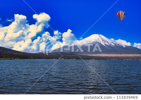 Beautiful view of Mt. Fuji from Lake Yamanaka Beautiful view of Mt. Fuji from Lake Yamanaka 113839469