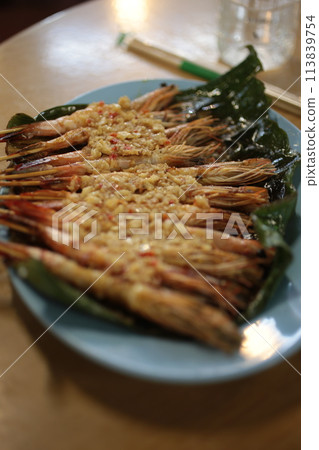 Prawn skewers 113839754