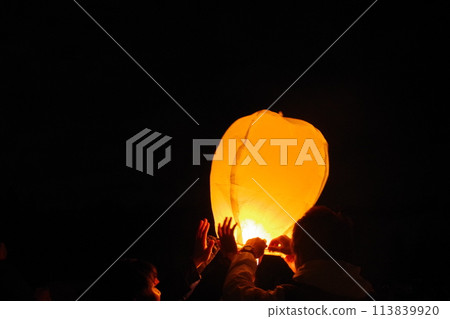 Sky lanterns at the Tsunan Snow Festival 113839920