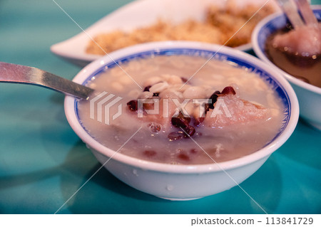 台灣甜食:地瓜、紅豆、花生 台灣甜食:地瓜、紅豆、花生 113841729