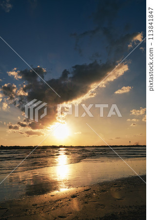 Vertical landscapes of a sunrise on the beach 113841847