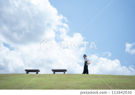 solo woman happy and enjoy with summer travel with cloudy background 113842030