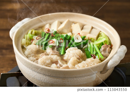 Hot and boiling motsunabe 113843550