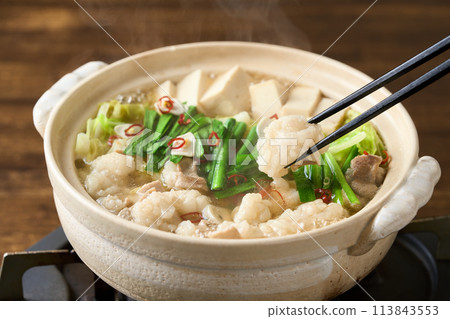 Hot and boiling motsunabe 113843553