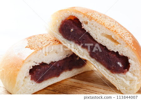 Plump, round, sesame-covered red bean paste Plump, round, sesame-covered red bean paste 113844007