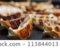新鮮出爐的餃子，多汁的迷你餃子，在家就能享用的餃子 113844013