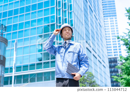 Men's work clothes helmet construction site tablet 113844712