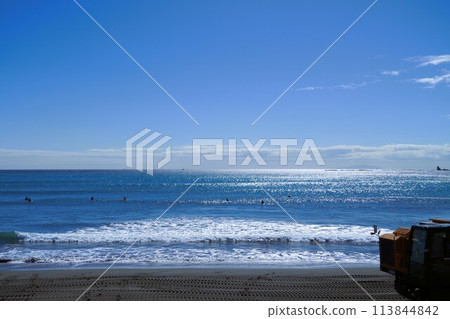 Sparkling sea and beach nourishment vehicle 113844842