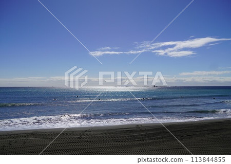 Sparkling sea and sky 113844855