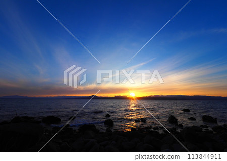 Sunset sky and sea at Irifunemachi Maehama Beach in Hakodate Sunset sky and sea at Irifunemachi Maehama Beach in Hakodate 113844911