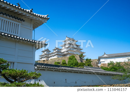 [World Heritage Site Himeji Castle] [Japan's 100 Famous Castles] Hishi-no-mon Gate and Castle Towers 2 Himeji City, Hyogo Prefecture 113846157