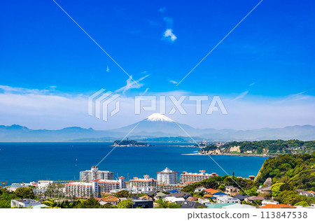 Spring scenery of Mt. Fuji and Shonan Coast 113847538