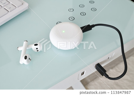 Box for wireless headphones is charged from the USB table Box for wireless headphones is charged from the USB table 113847987