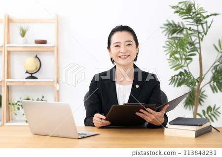 女商人、中年婦女、律師 113848231