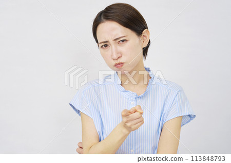 克萊默中年婦女白色背景 113848793