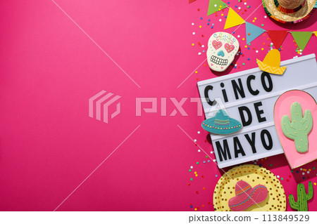 Inscription "Cinco de Mayo" with festive decorations 113849529