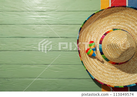 Mexican sombrero with maracas, Cinco de Mayo concept 113849574