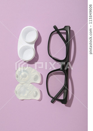 Contact lenses for eyes with a container for their storage 113849606