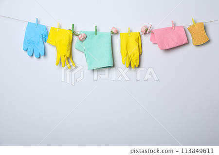 Rubber gloves with flowers on a rope 113849611