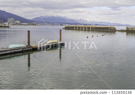 滋賀縣琵琶湖和大津港 113850136