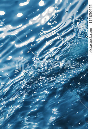 Sparkling water surface 113850665