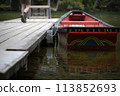 明神池上漂浮的小船 113852693
