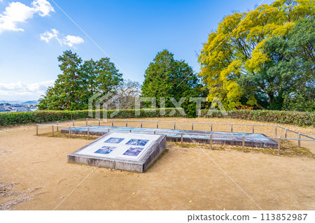 Kurozuka Tomb in Yanagimoto Park, Tenri City, Nara Prefecture 113852987