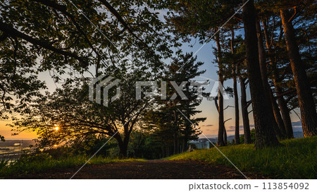 [Scenery of Shonai] You can see the Shonai Plain and the Sea of Japan as the sun sets - Chokai no Mori (Sakata City, Yamagata Prefecture) 113854092