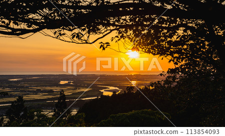 [Scenery of Shonai] You can see the Shonai Plain and the Sea of Japan as the sun sets - Chokai no Mori (Sakata City, Yamagata Prefecture) 113854093