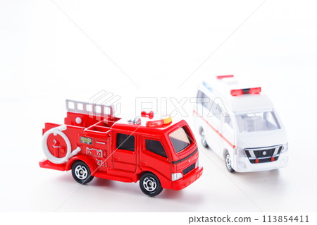 Fire engine (pump truck) and ambulance (PA cooperation) dispatched 113854411