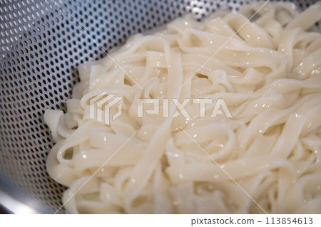 Freshly boiled Kishimen noodles 113854613