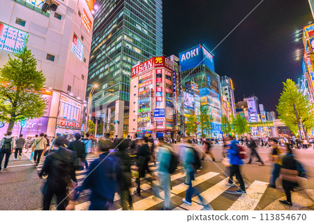 日本東京的城市景觀,俯瞰秋葉原和其他擠滿外國遊客的地區。與冠狀病毒爆發前相同的場景... = 19日 日本東京的城市景觀,俯瞰秋葉原和其他擠滿外國遊客的地區。與冠狀病毒爆發前相同的場景... = 19日 113854670