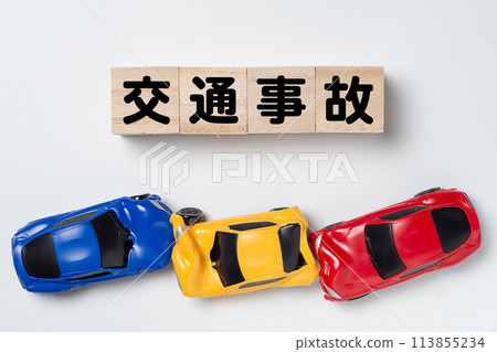 A miniature car whose body was deformed in a multiple collision accident 113855234