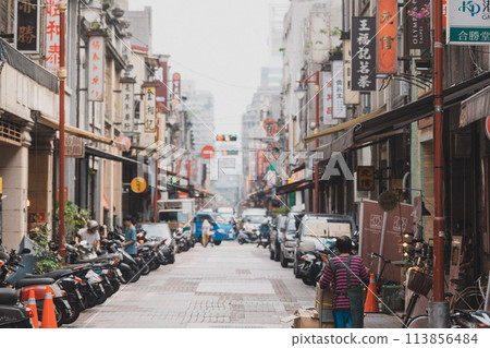 市區人行道 113856484