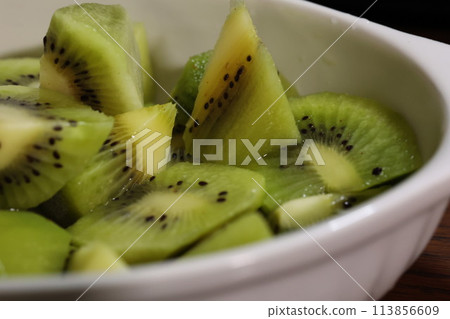 Kiwi fruit after-meal dessert close-up 113856609