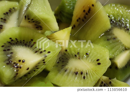Kiwi fruit after-meal dessert close-up 113856610