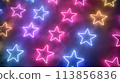星形五彩霓虹燈排列成黑色背景上的圖案 113856836