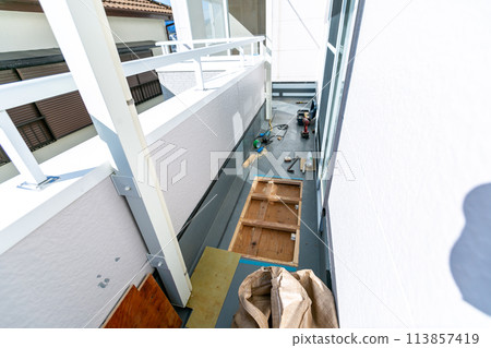 Repairing a damaged balcony 113857419