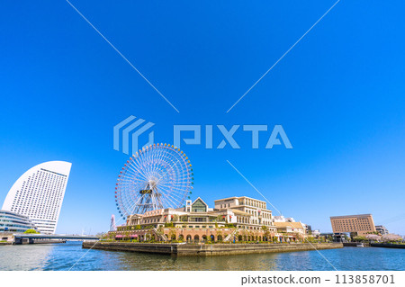 Yokohama cityscape in Japan. View of the Anniversaire Minatomirai Yokohama in Yokohama Minatomirai 113858701